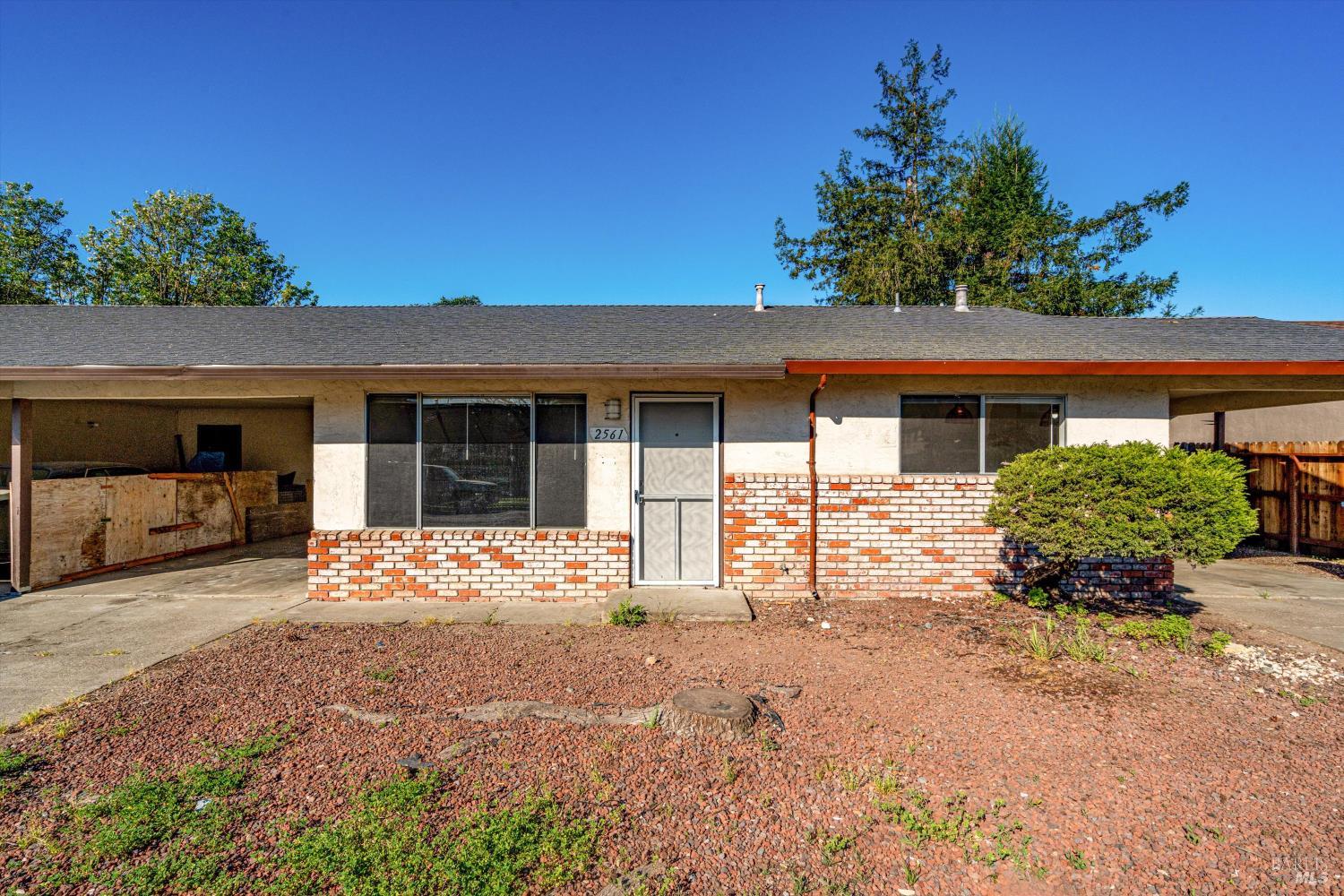 2559-2561 Northcoast Street