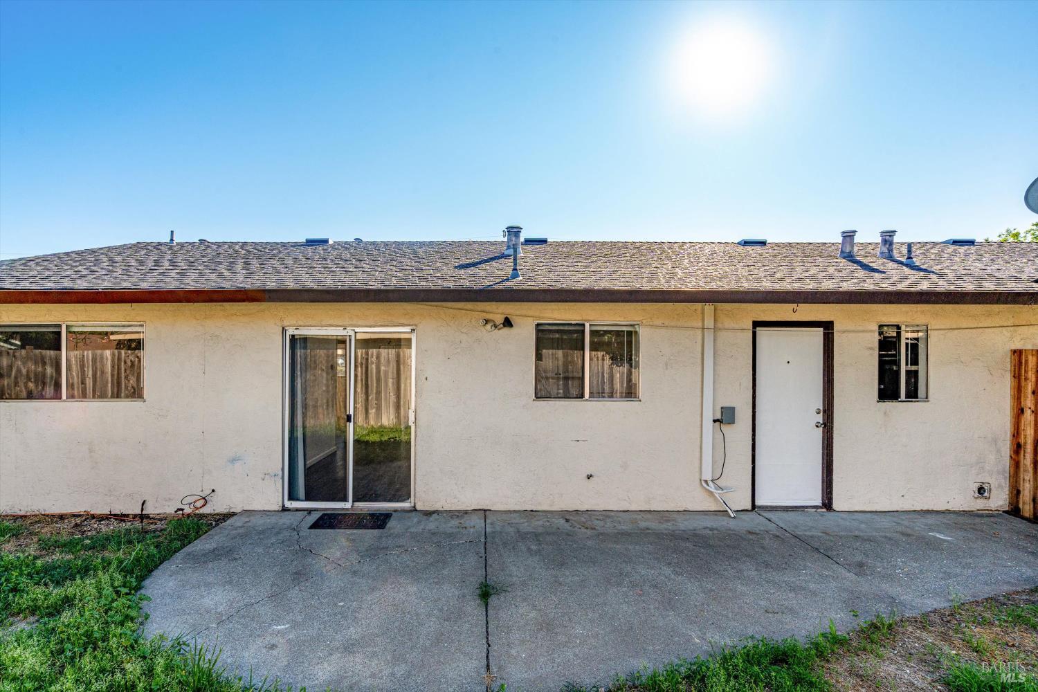 2559-2561 Northcoast Street