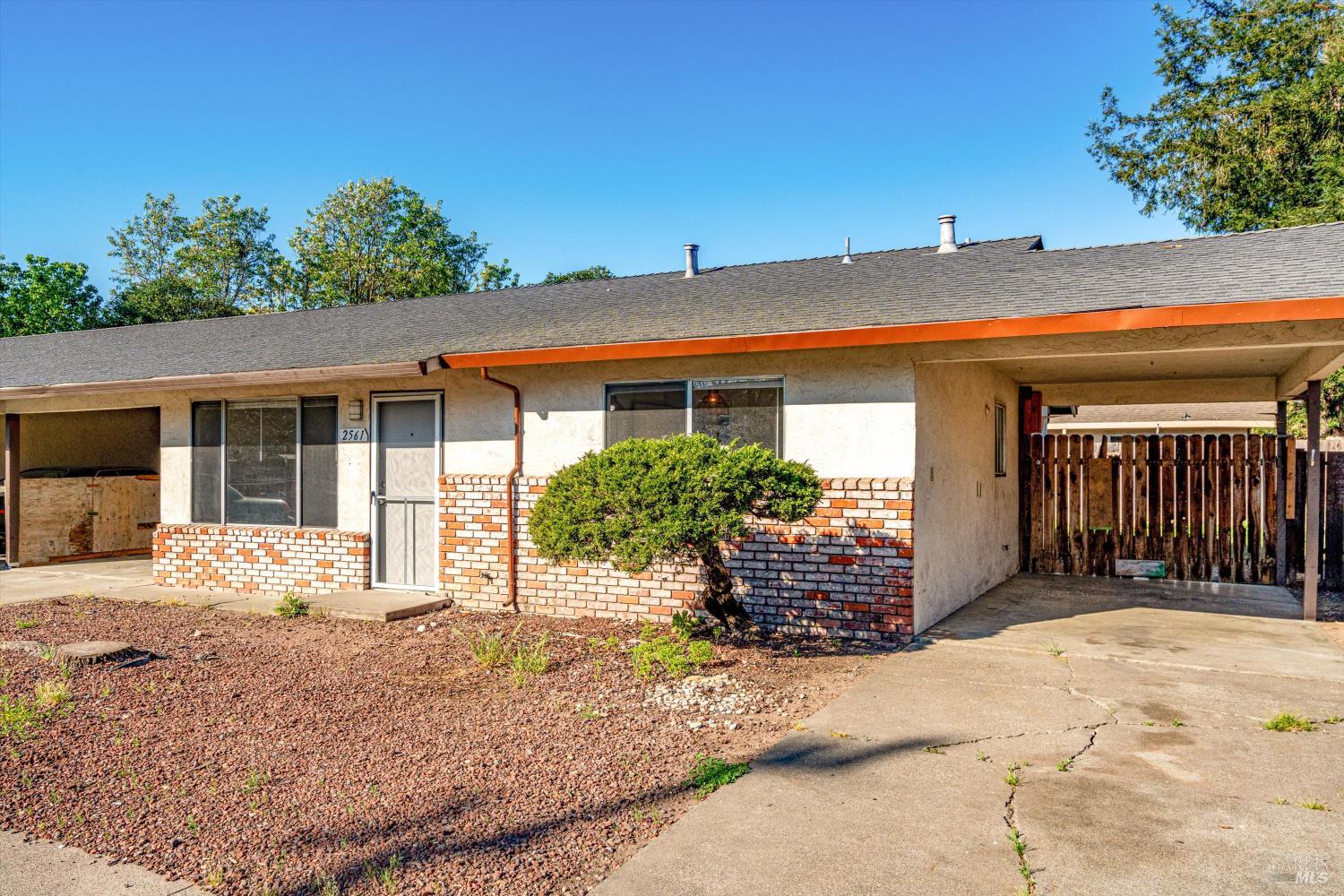 2559-2561 Northcoast Street