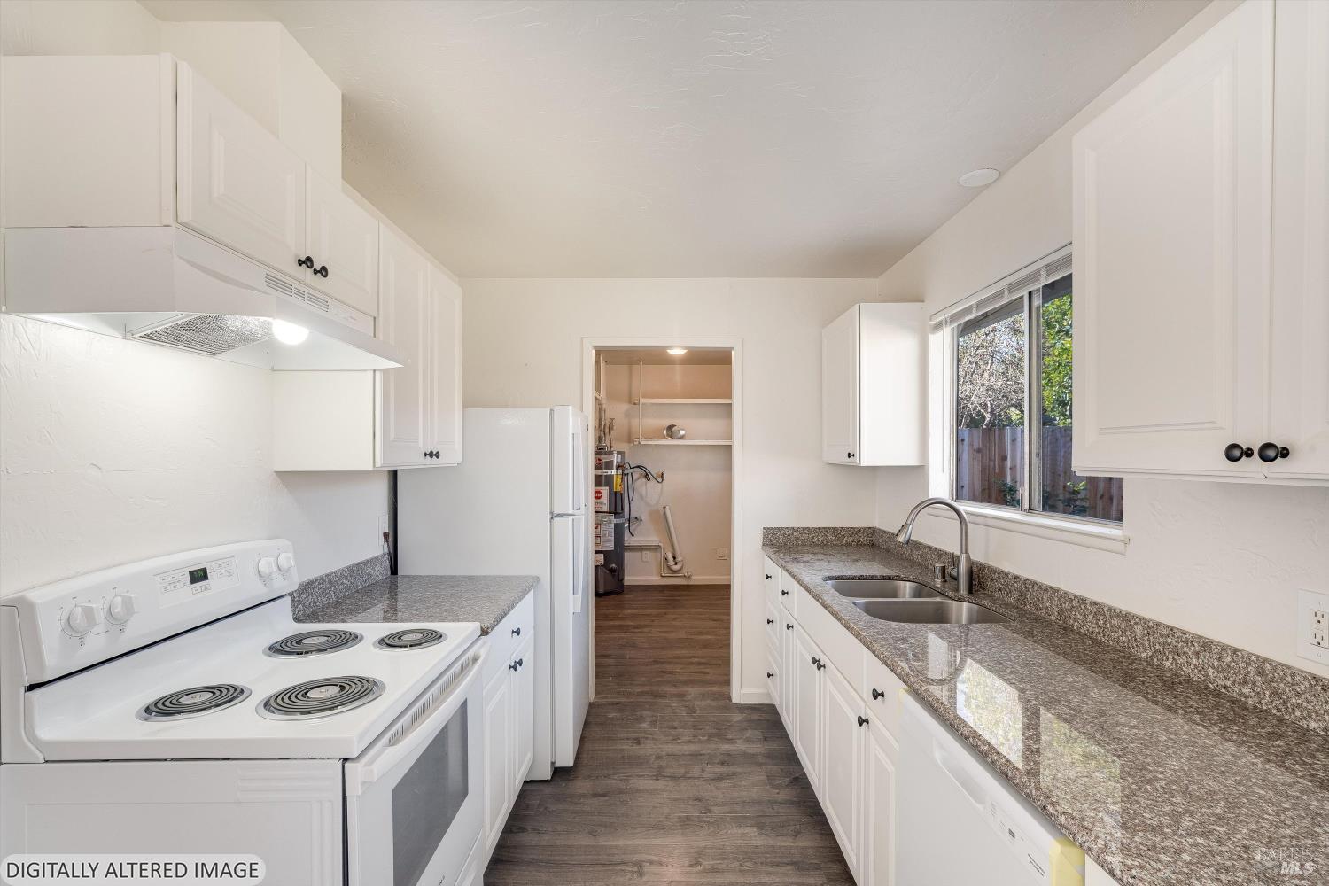 2559-2561 Northcoast Street