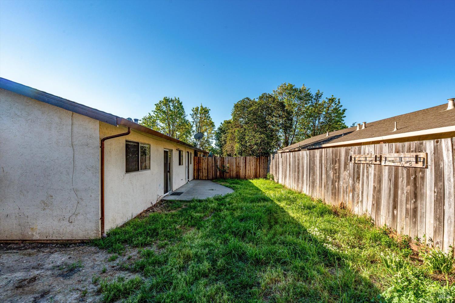 2559-2561 Northcoast Street