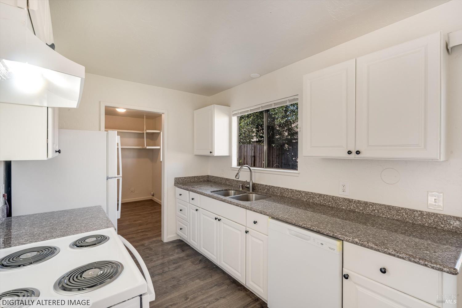 2559-2561 Northcoast Street