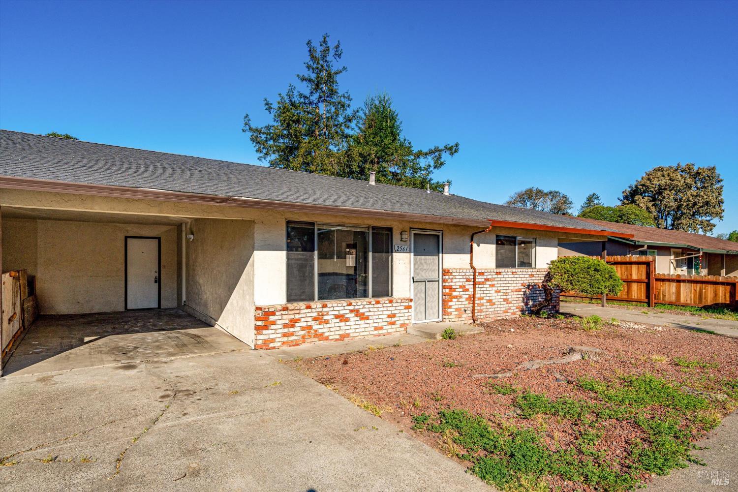 2559-2561 Northcoast Street