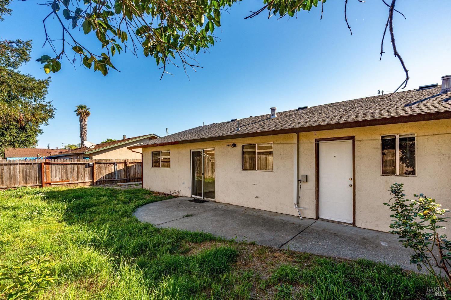 2559-2561 Northcoast Street