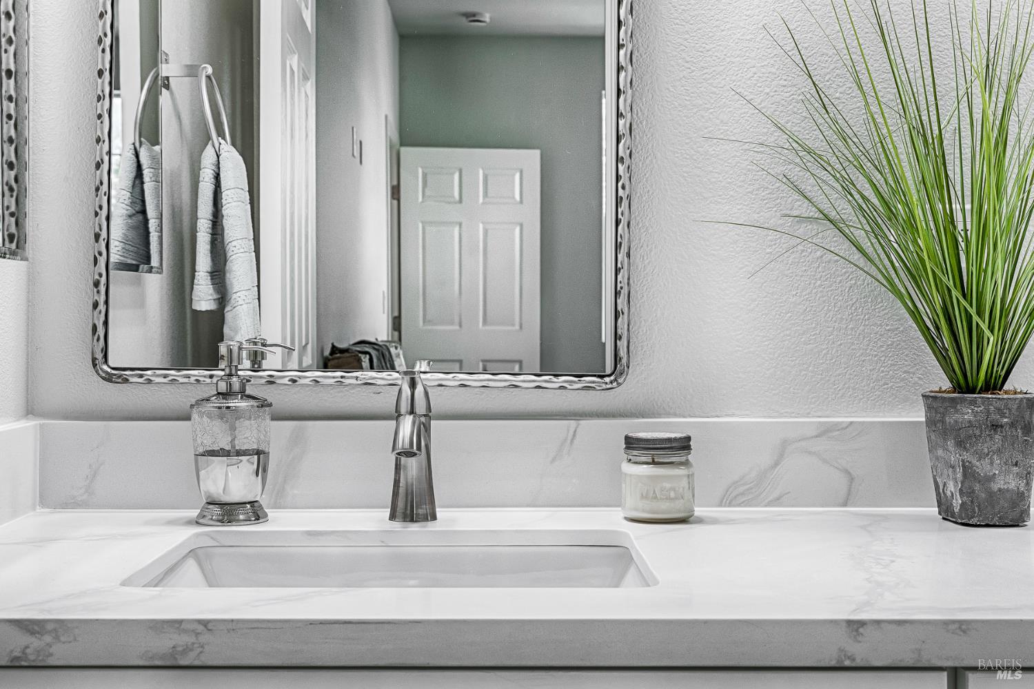 1960 Las Ventanas Drive