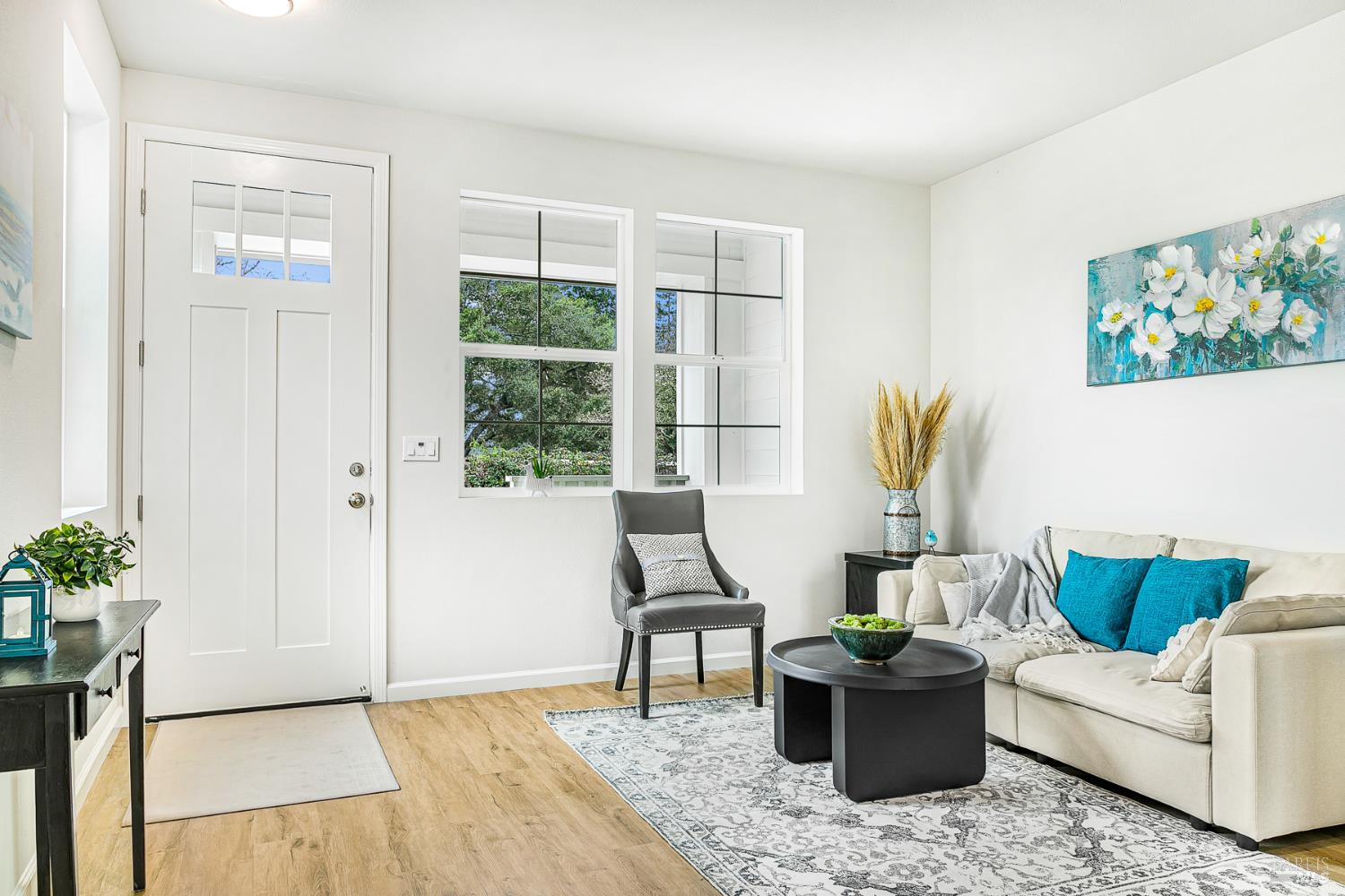 1960 Las Ventanas Drive