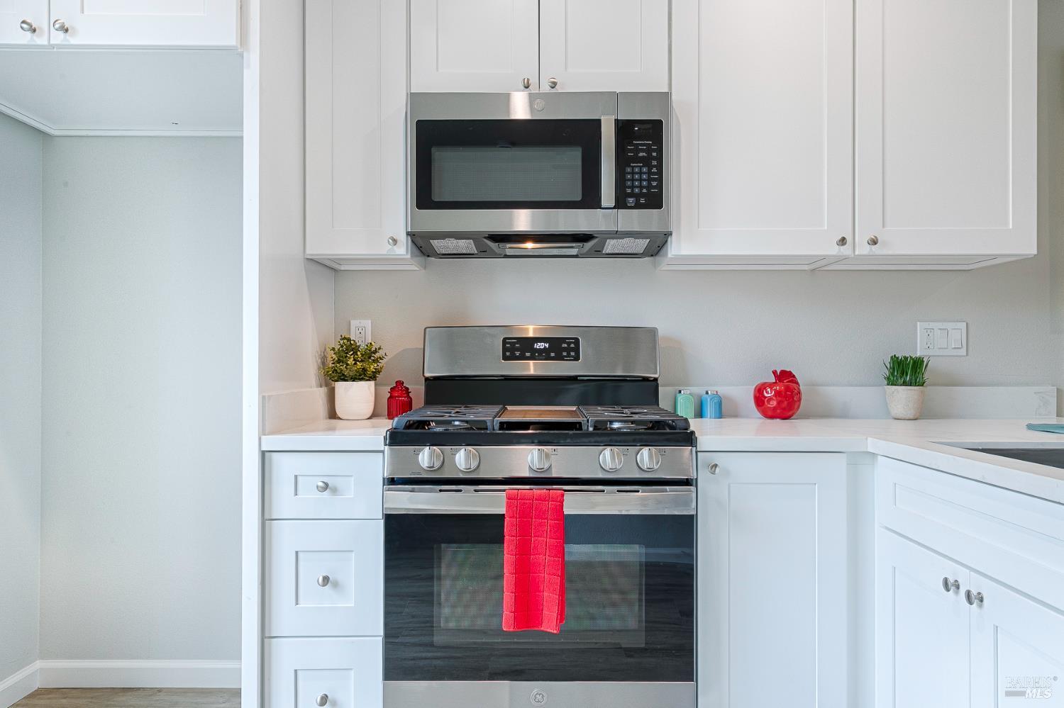 1960 Las Ventanas Drive