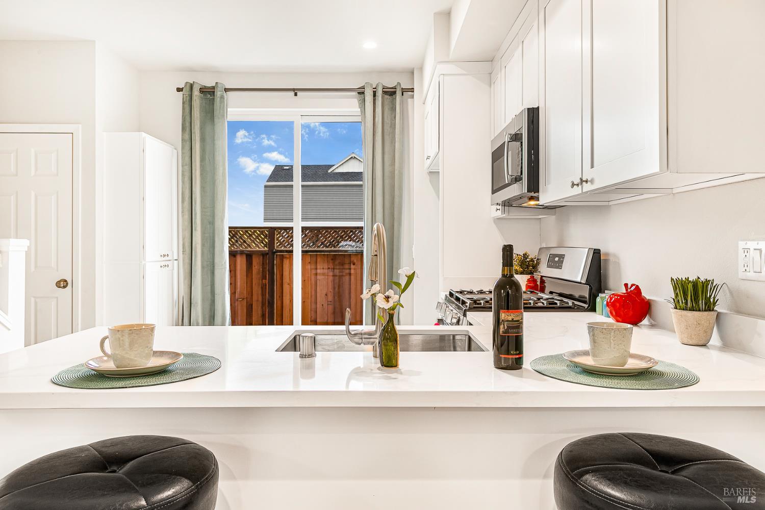 1960 Las Ventanas Drive