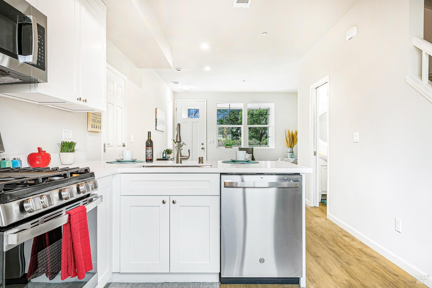 1960 Las Ventanas Drive