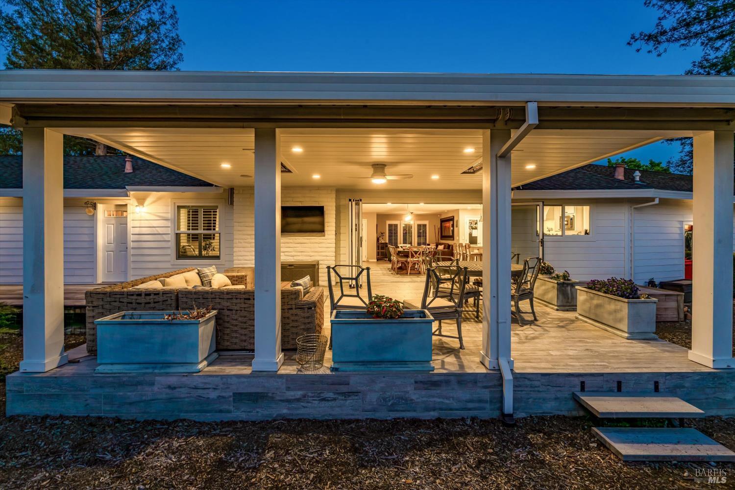 10 Oak Tree Drive