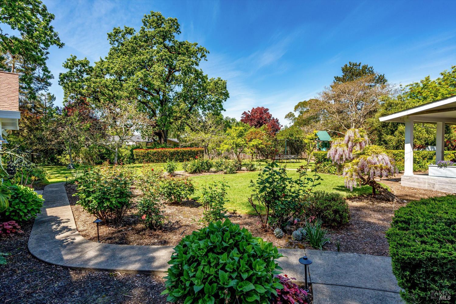 10 Oak Tree Drive