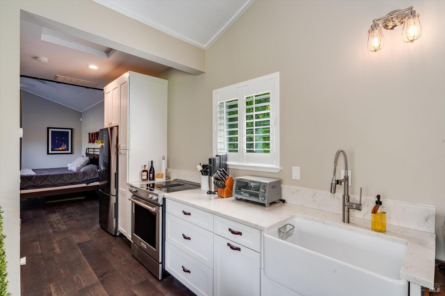 10 Oak Tree Drive