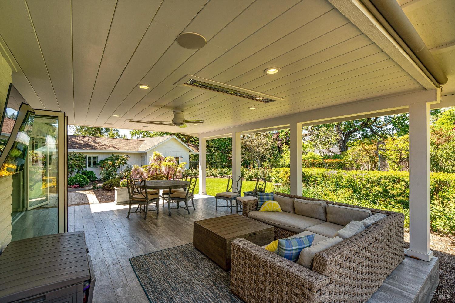 10 Oak Tree Drive