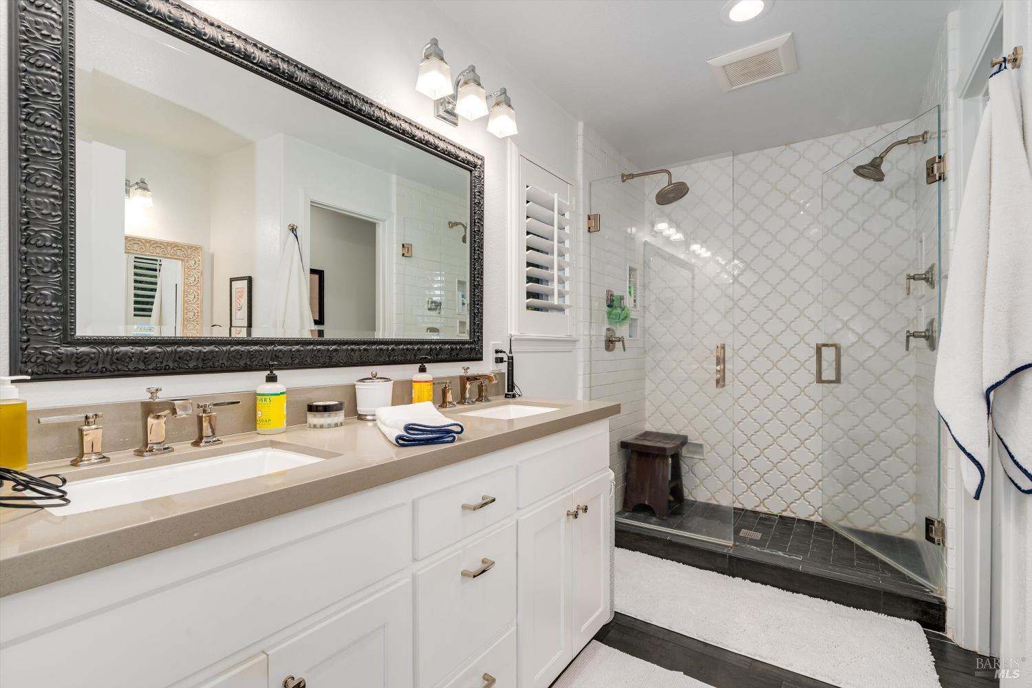 10 Oak Tree Drive