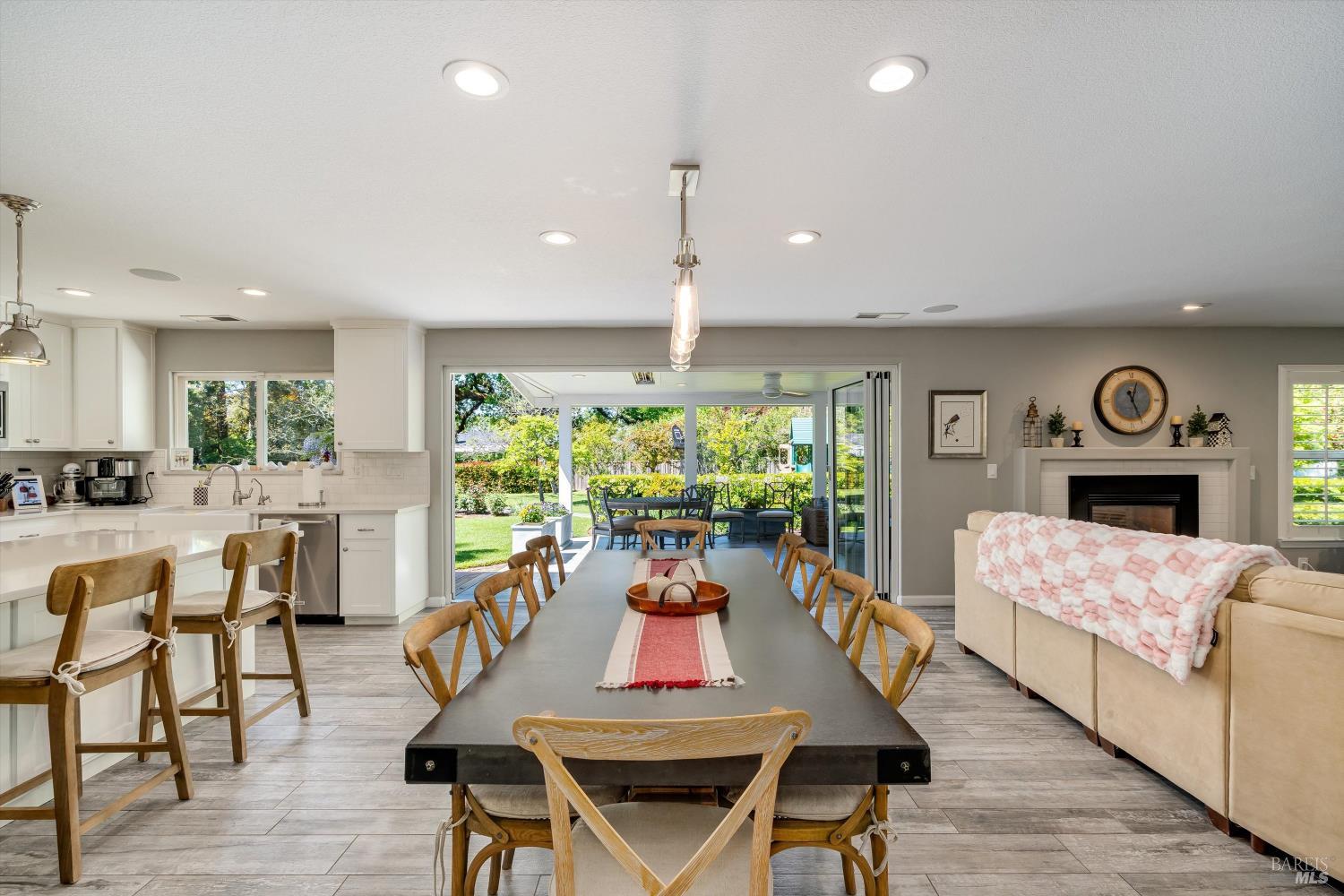 10 Oak Tree Drive