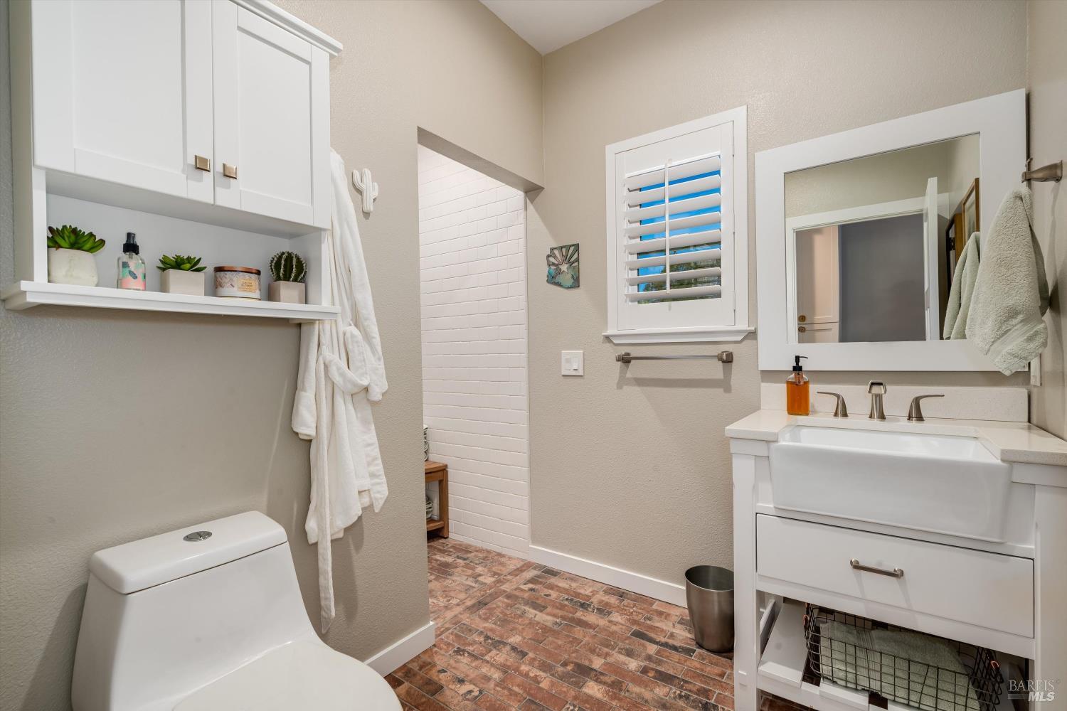 10 Oak Tree Drive