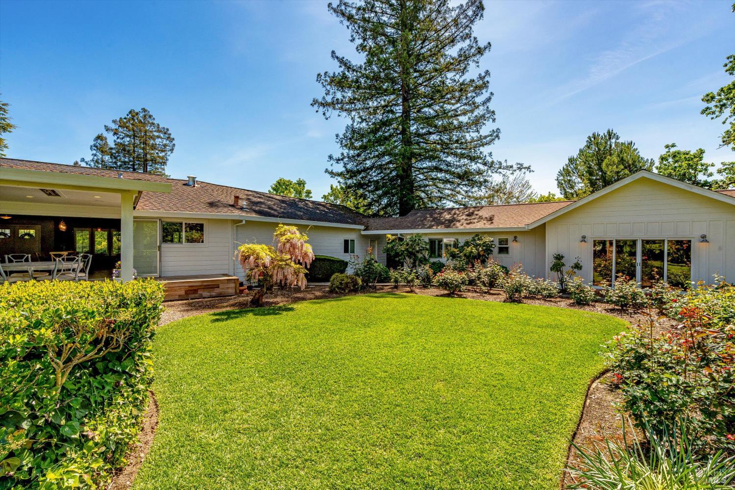10 Oak Tree Drive