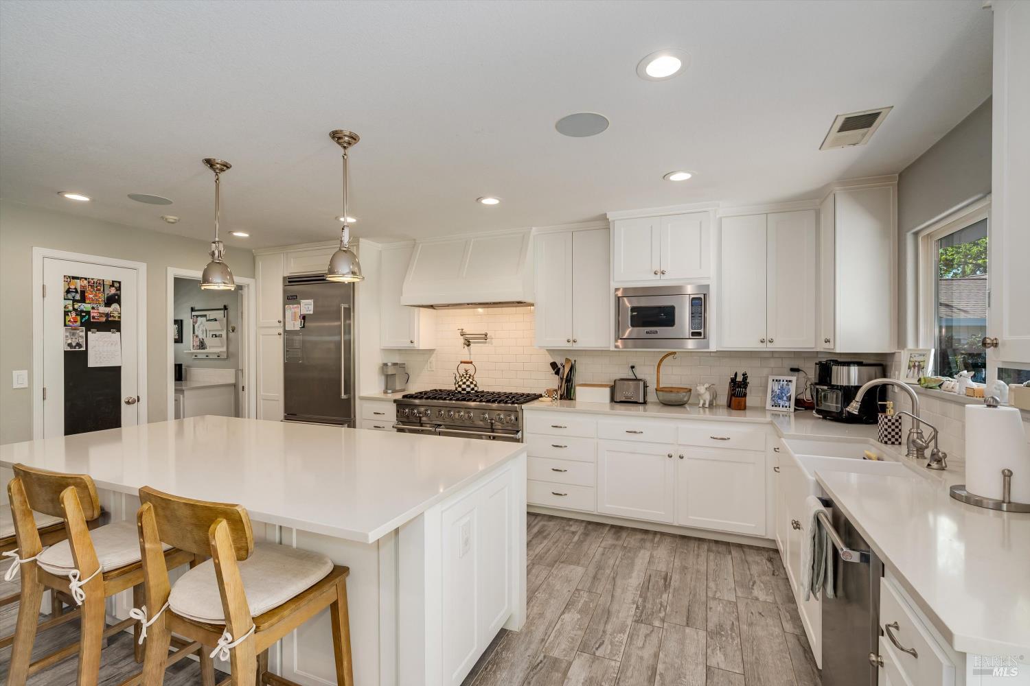 10 Oak Tree Drive