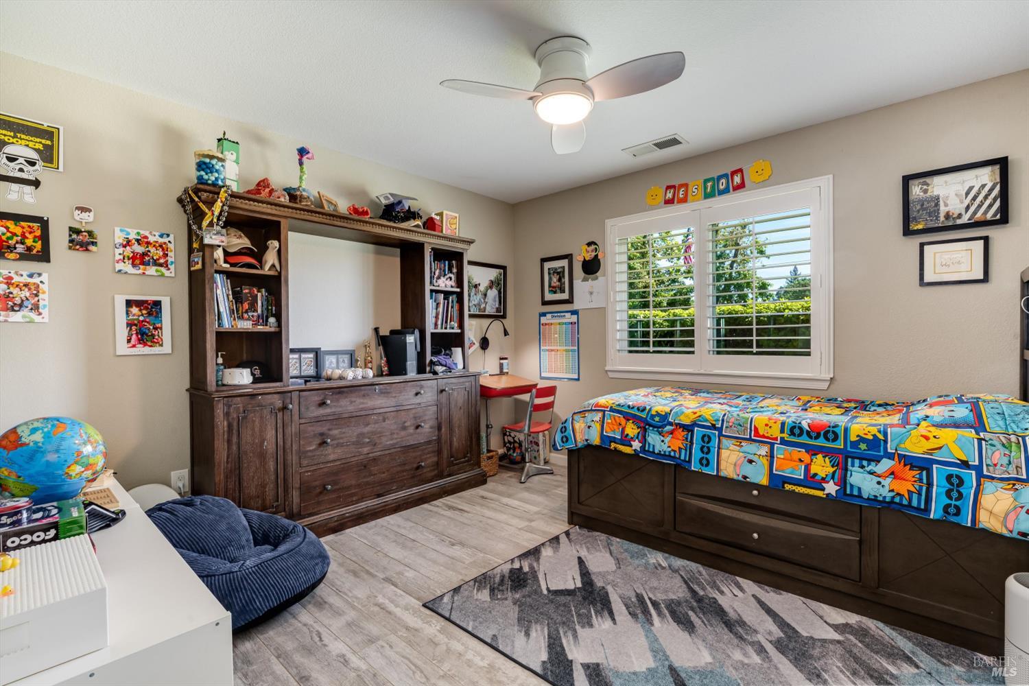10 Oak Tree Drive