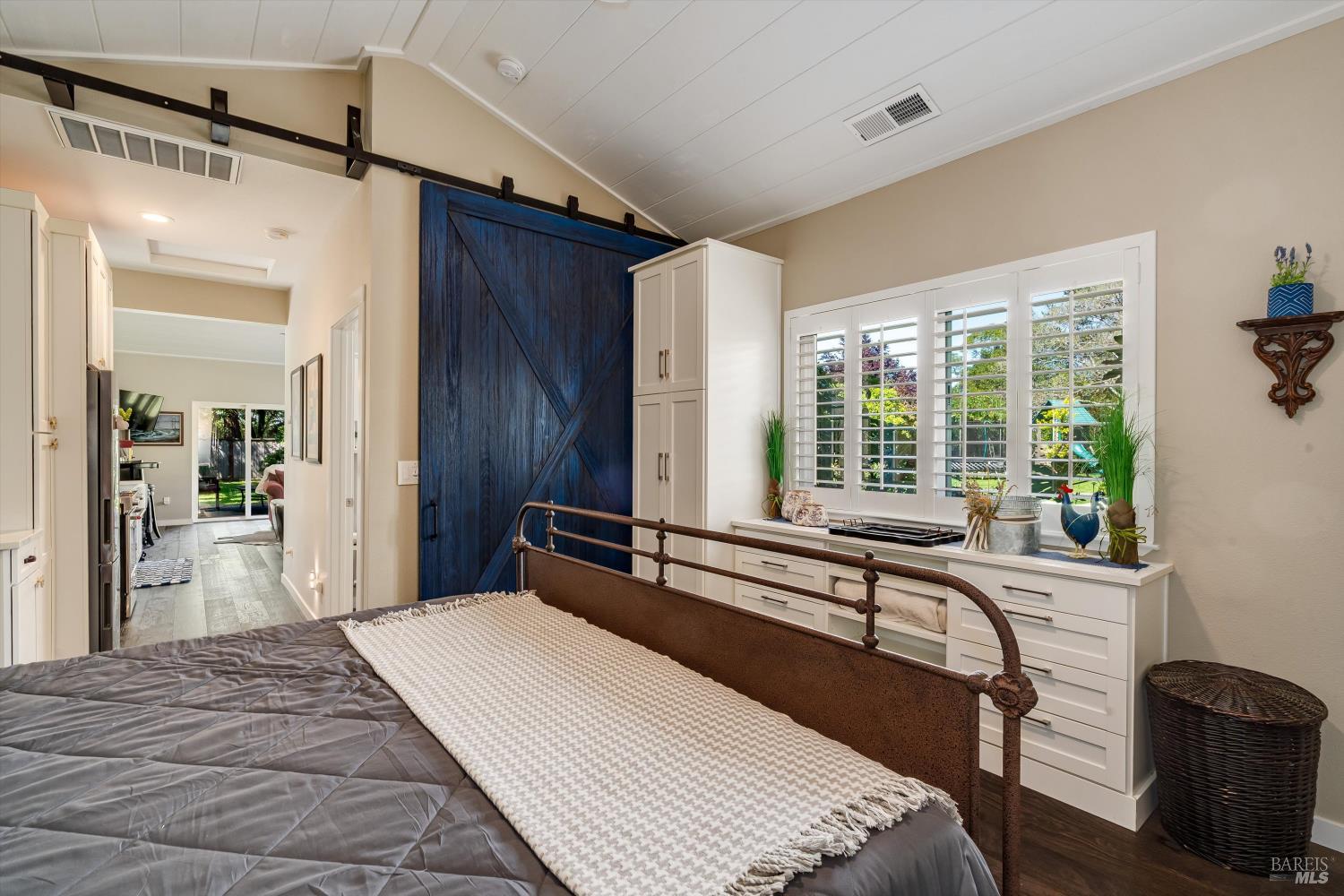 10 Oak Tree Drive