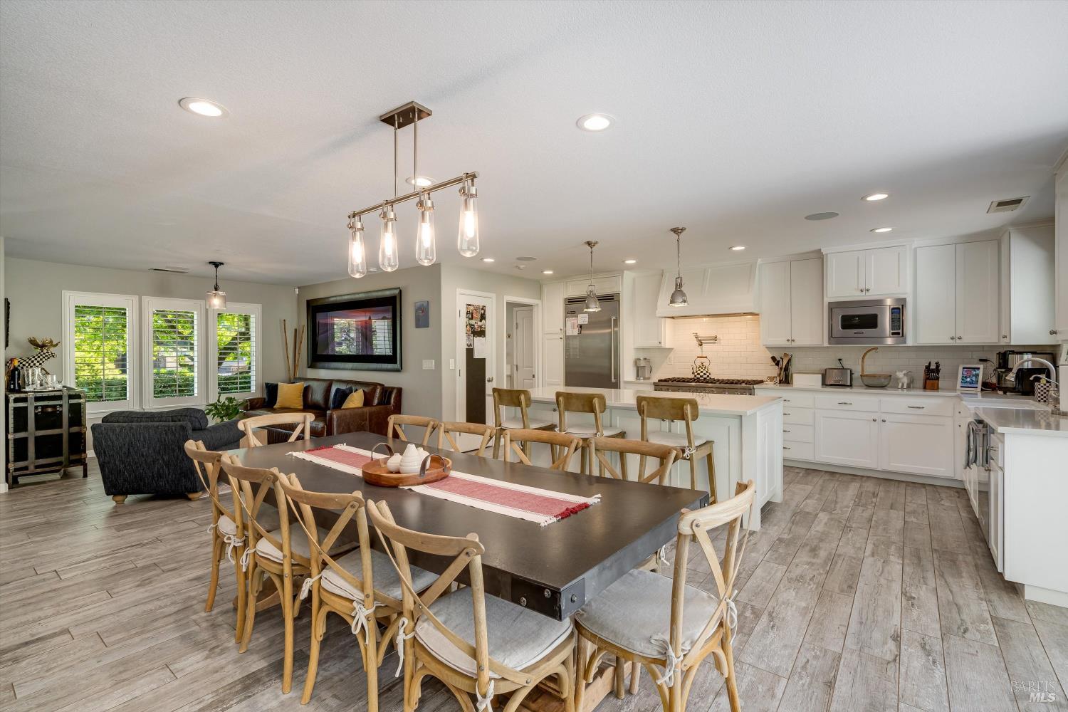 10 Oak Tree Drive