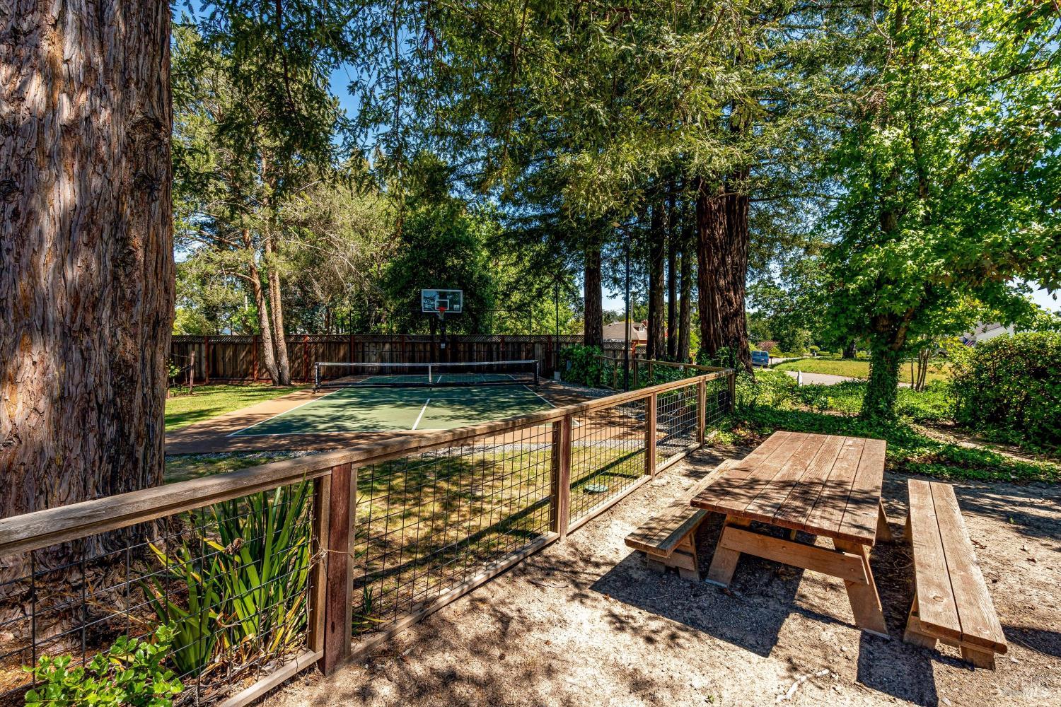 10 Oak Tree Drive