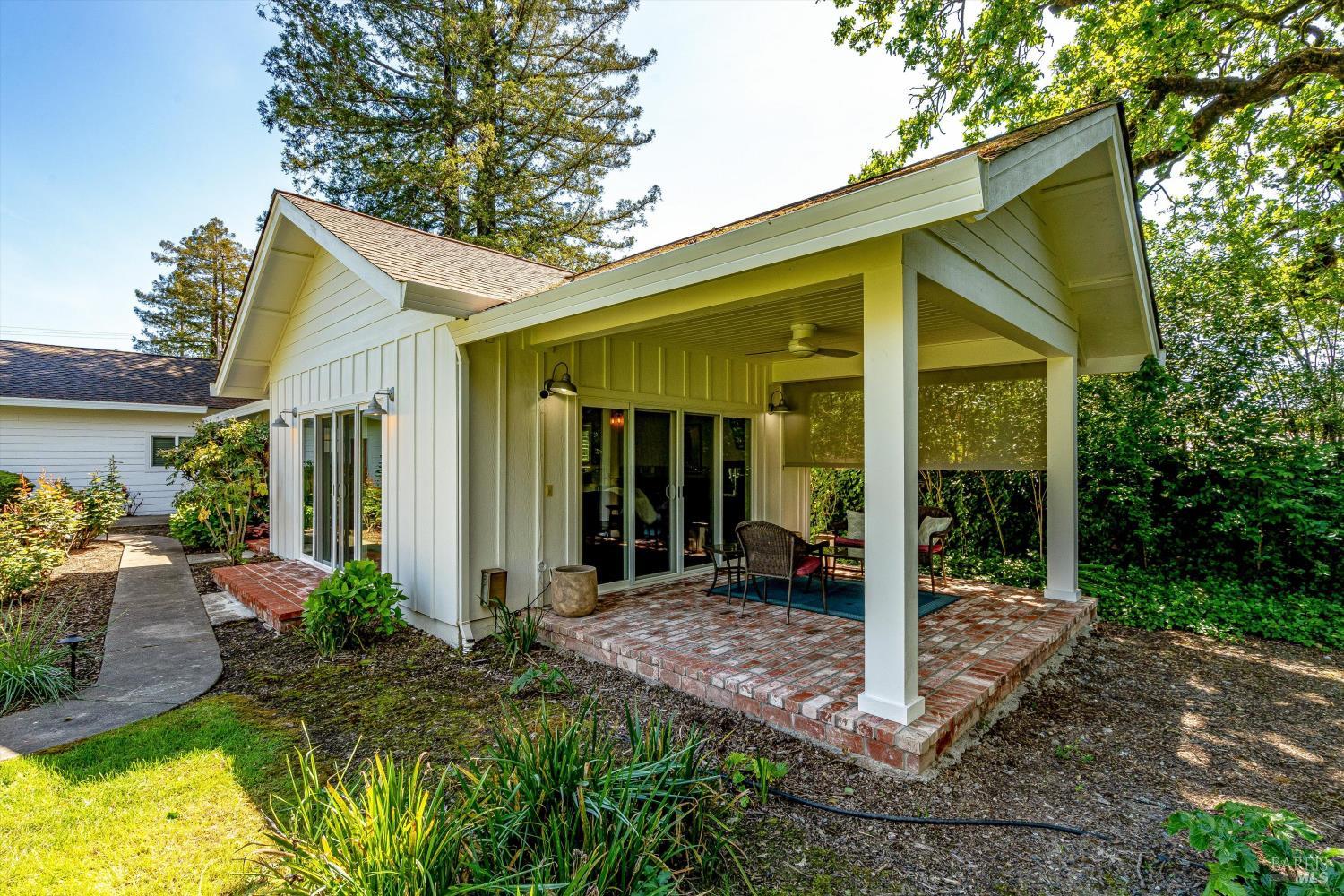 10 Oak Tree Drive