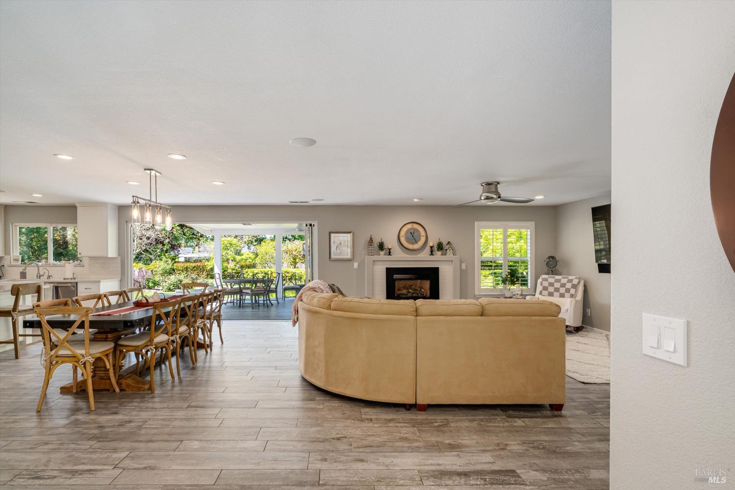 10 Oak Tree Drive