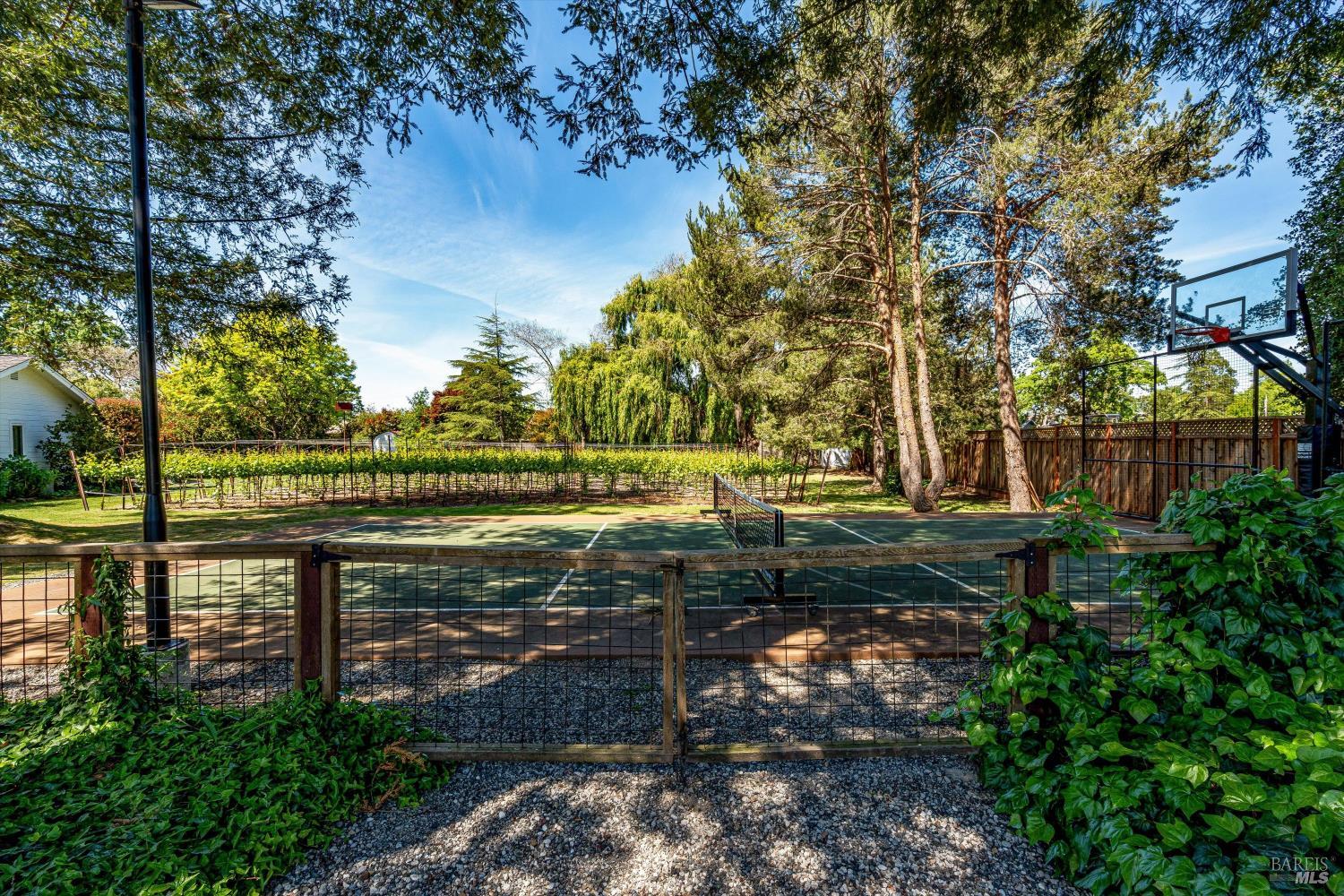10 Oak Tree Drive