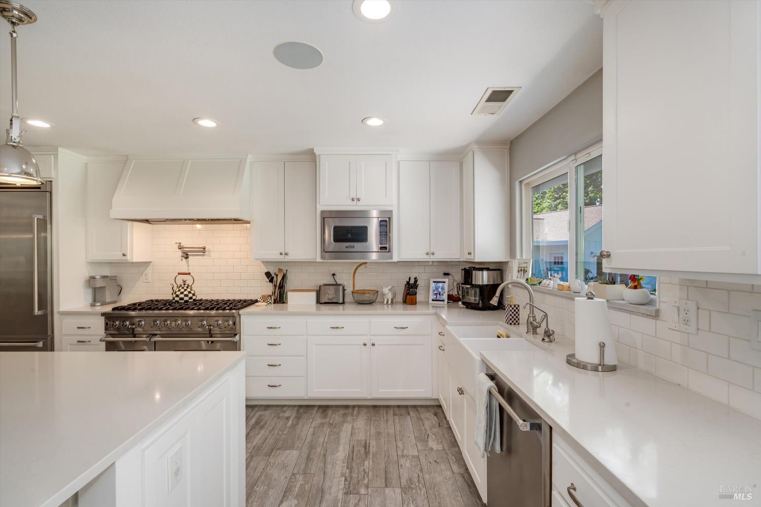 10 Oak Tree Drive