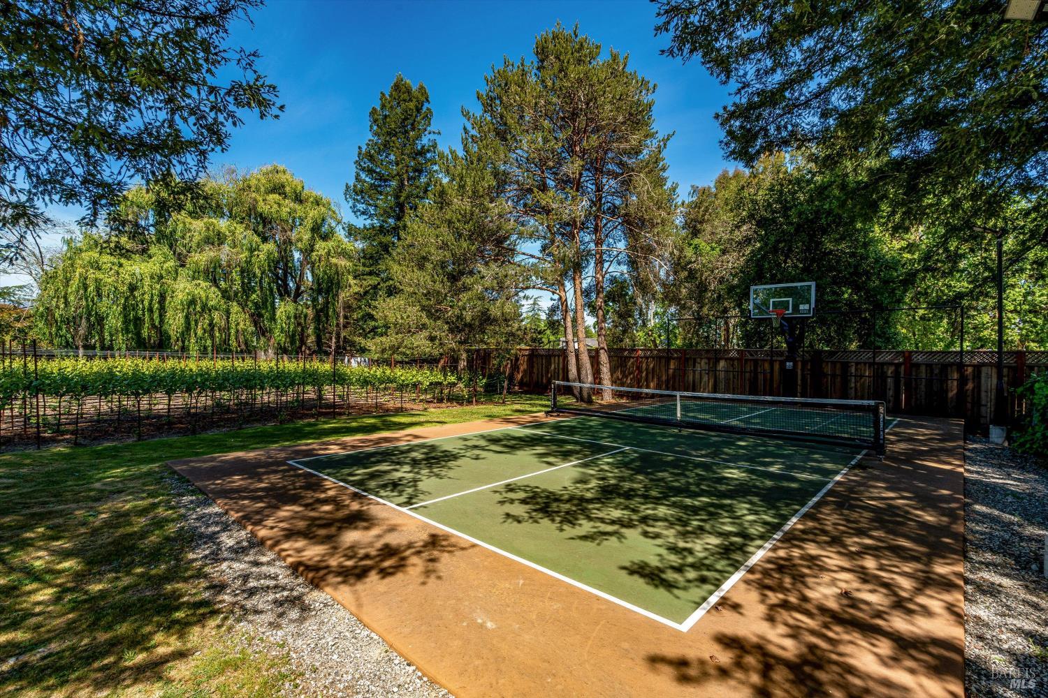 10 Oak Tree Drive