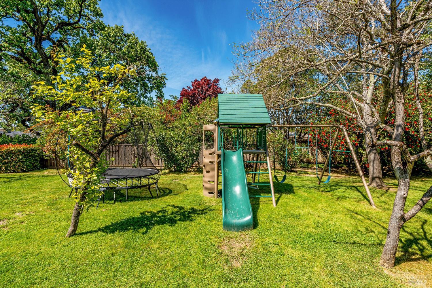 10 Oak Tree Drive
