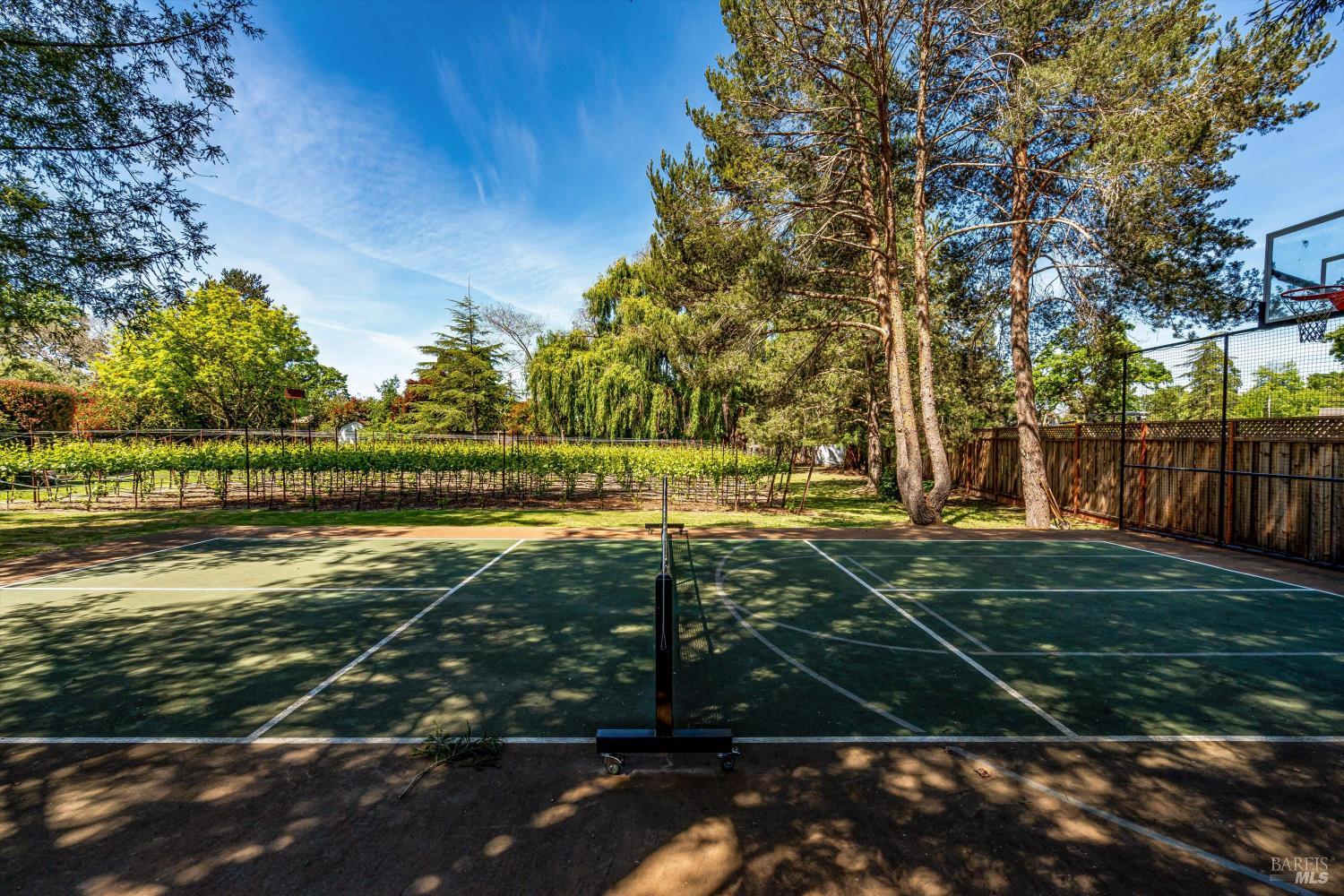 10 Oak Tree Drive