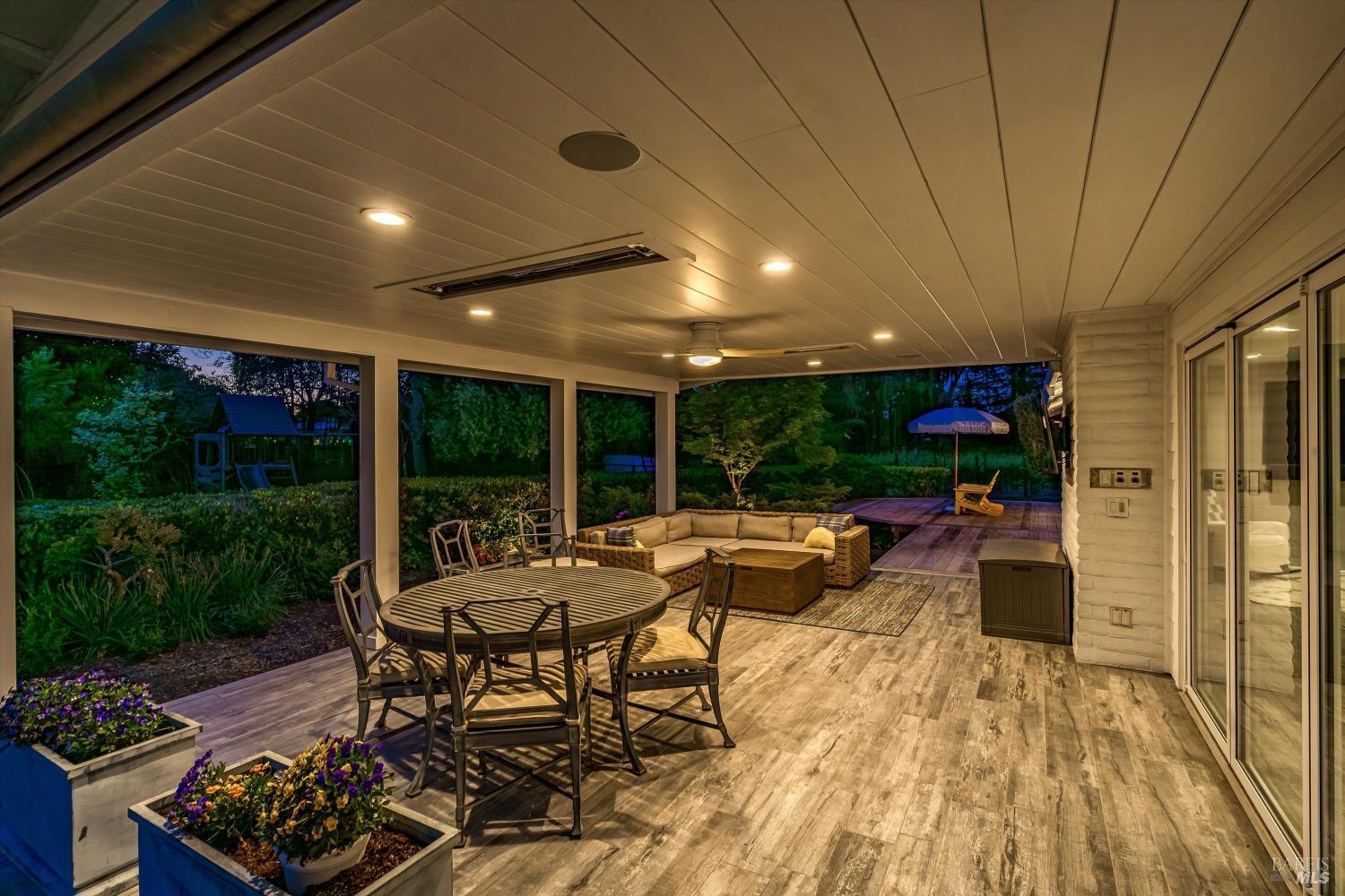 10 Oak Tree Drive