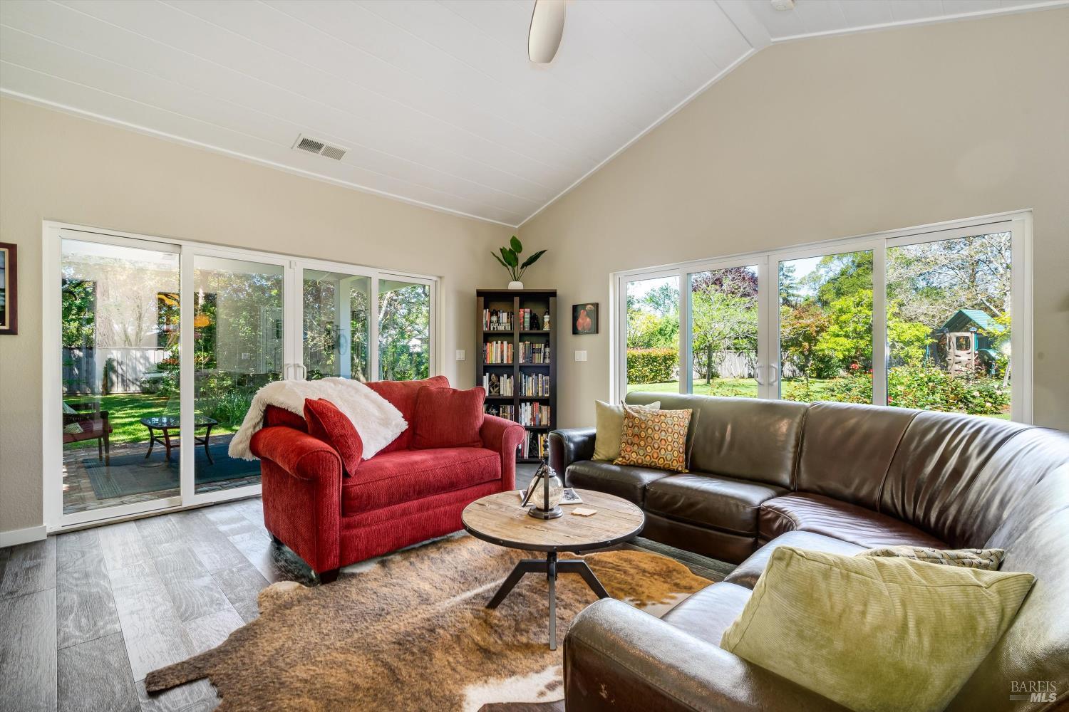 10 Oak Tree Drive