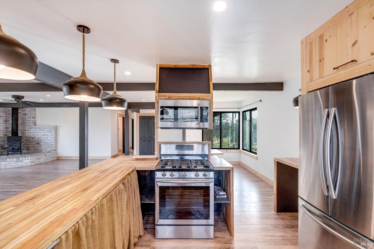 985 Gumview Road