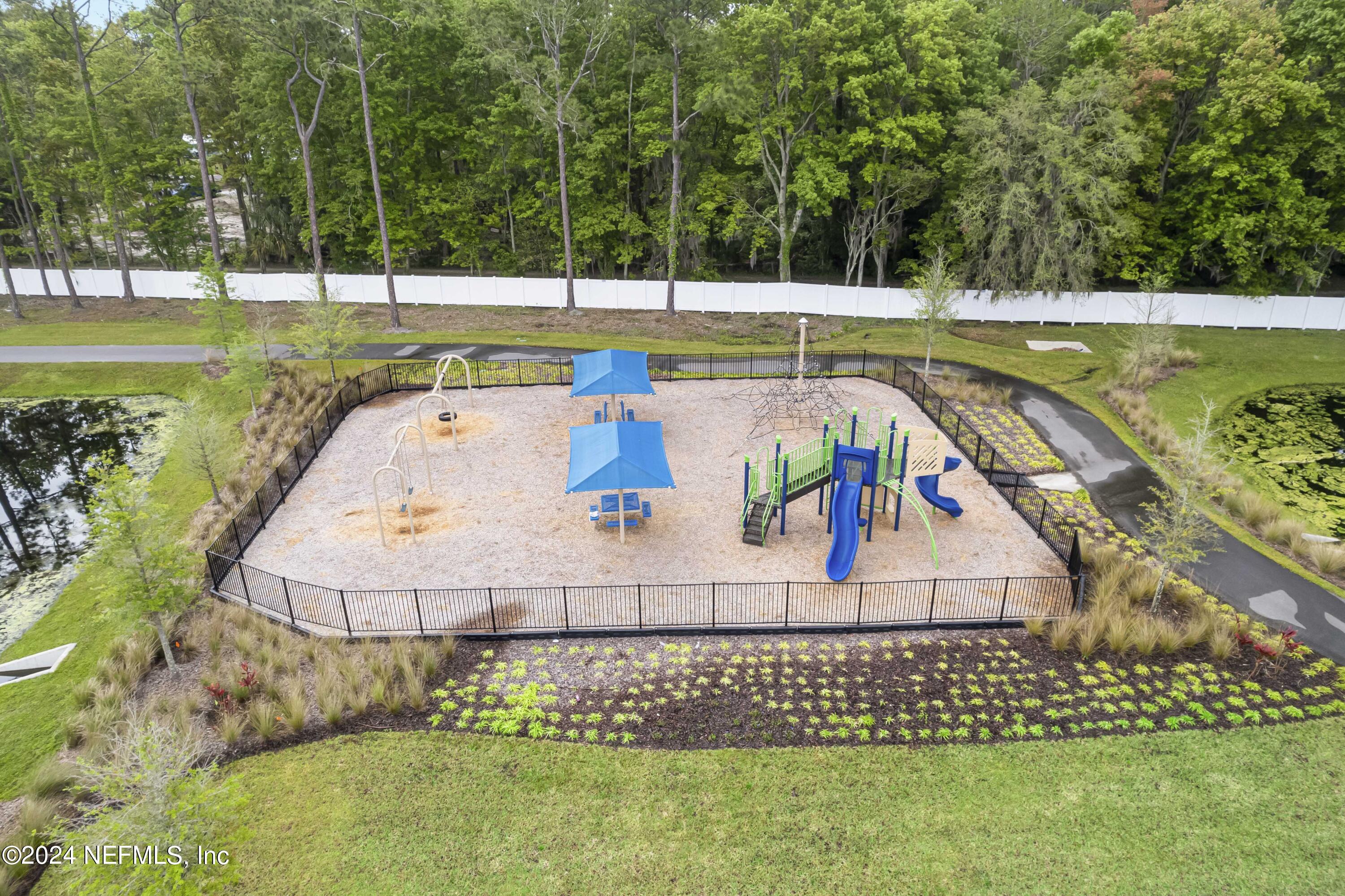 4595 CREEKSIDE BLUFF Street