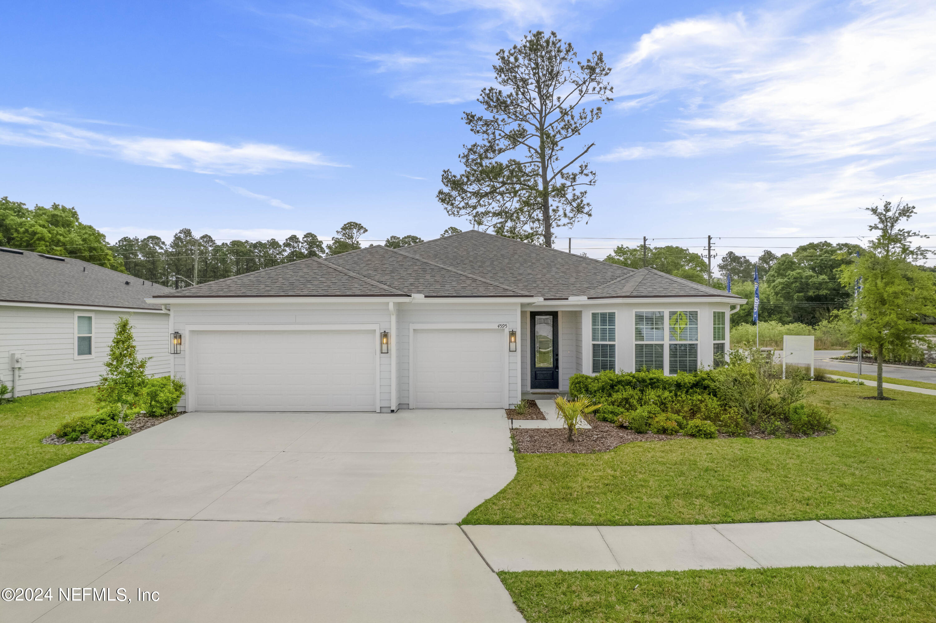 4595 CREEKSIDE BLUFF Street