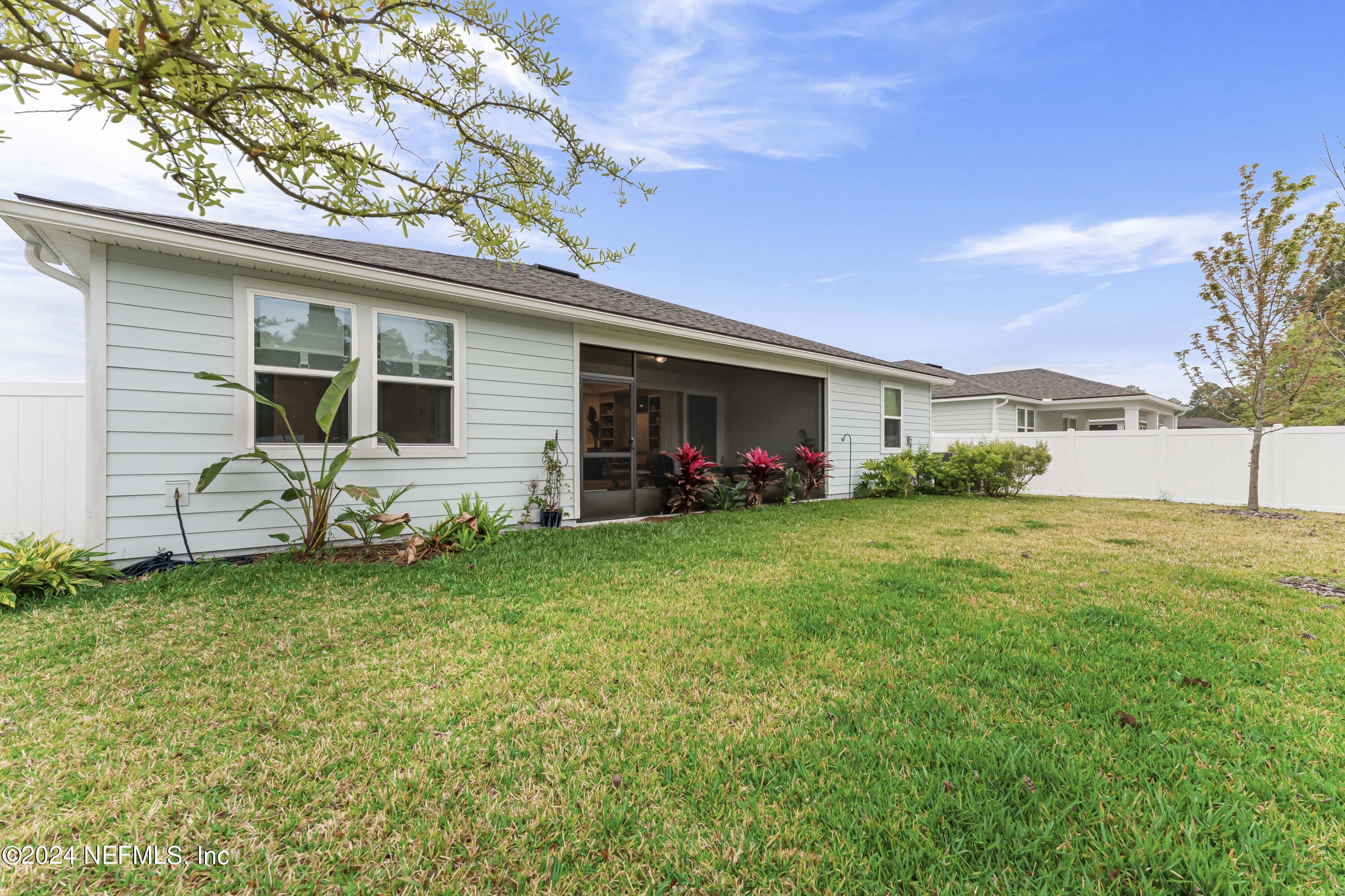 4595 CREEKSIDE BLUFF Street