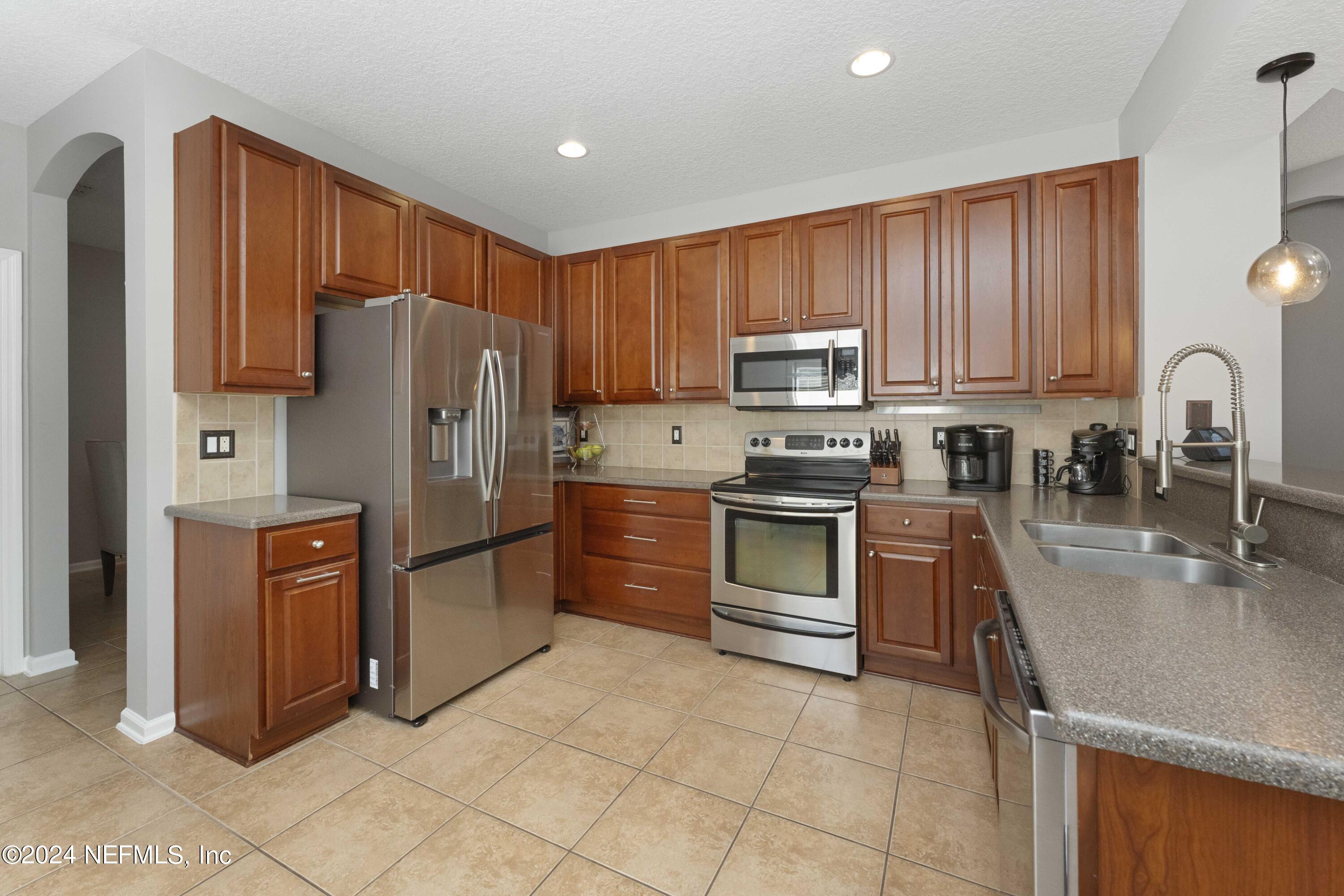 5830 ALAMOSA Circle