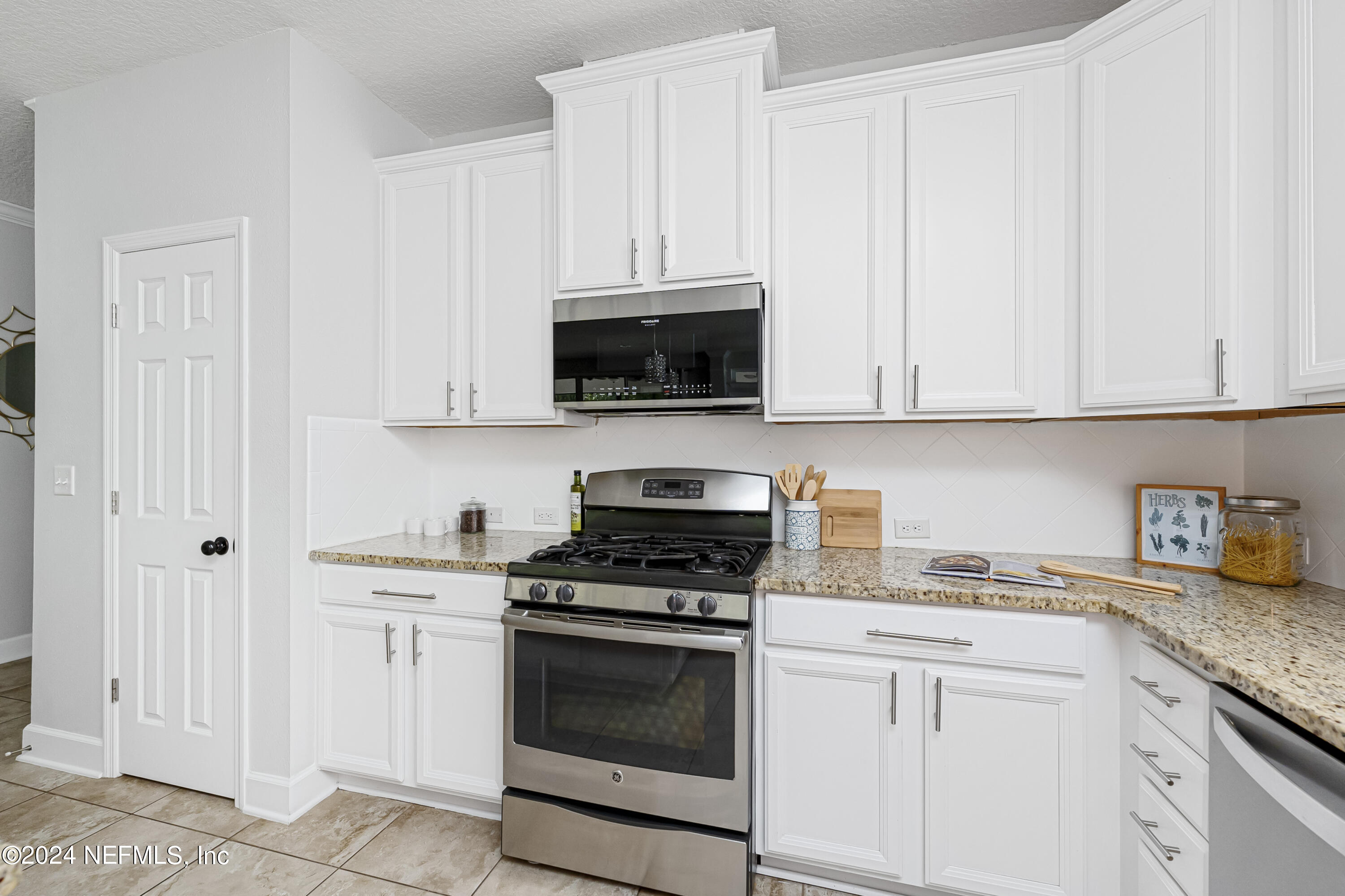 272 OLIVETTE Street, St. Johns