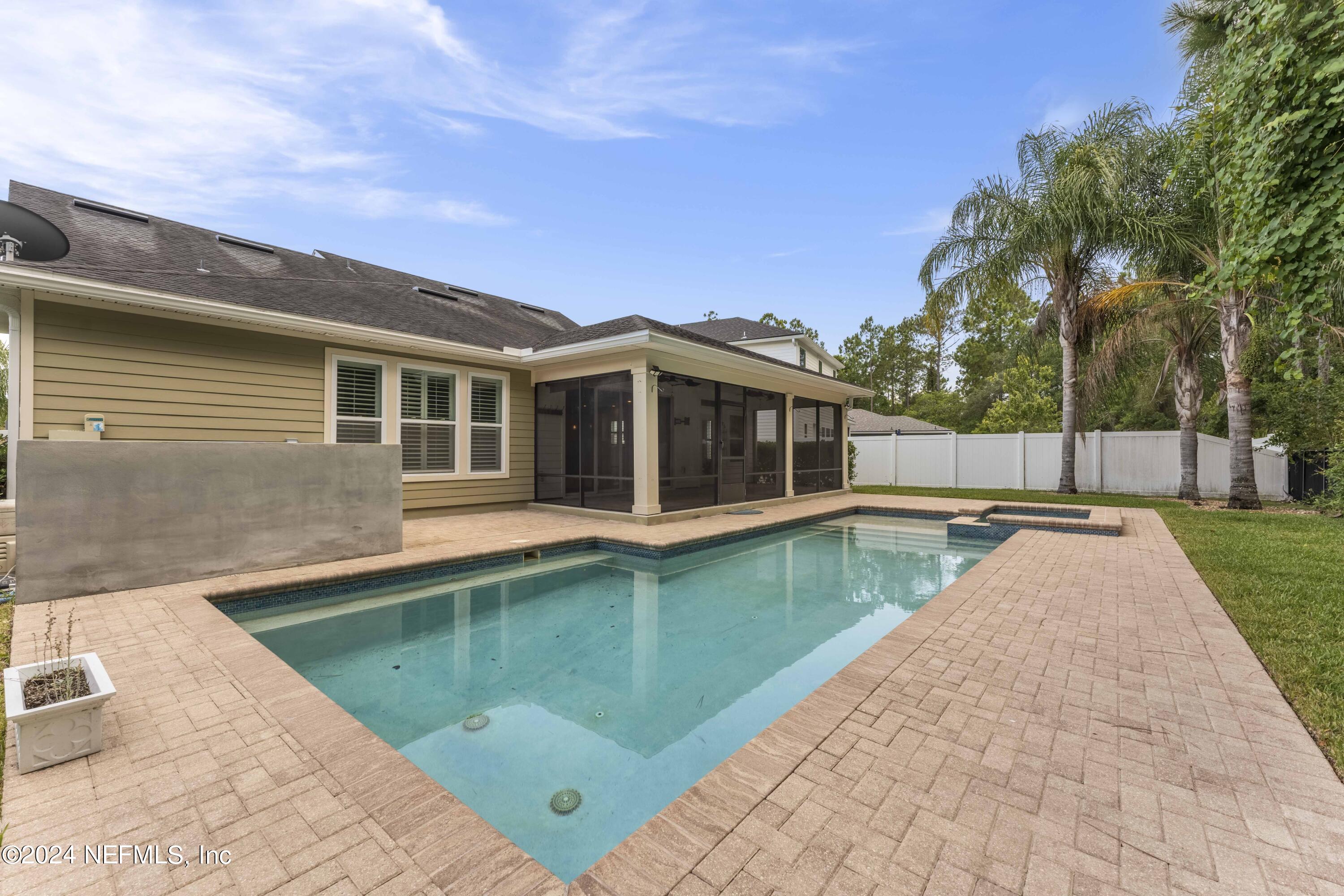 272 OLIVETTE Street, St. Johns