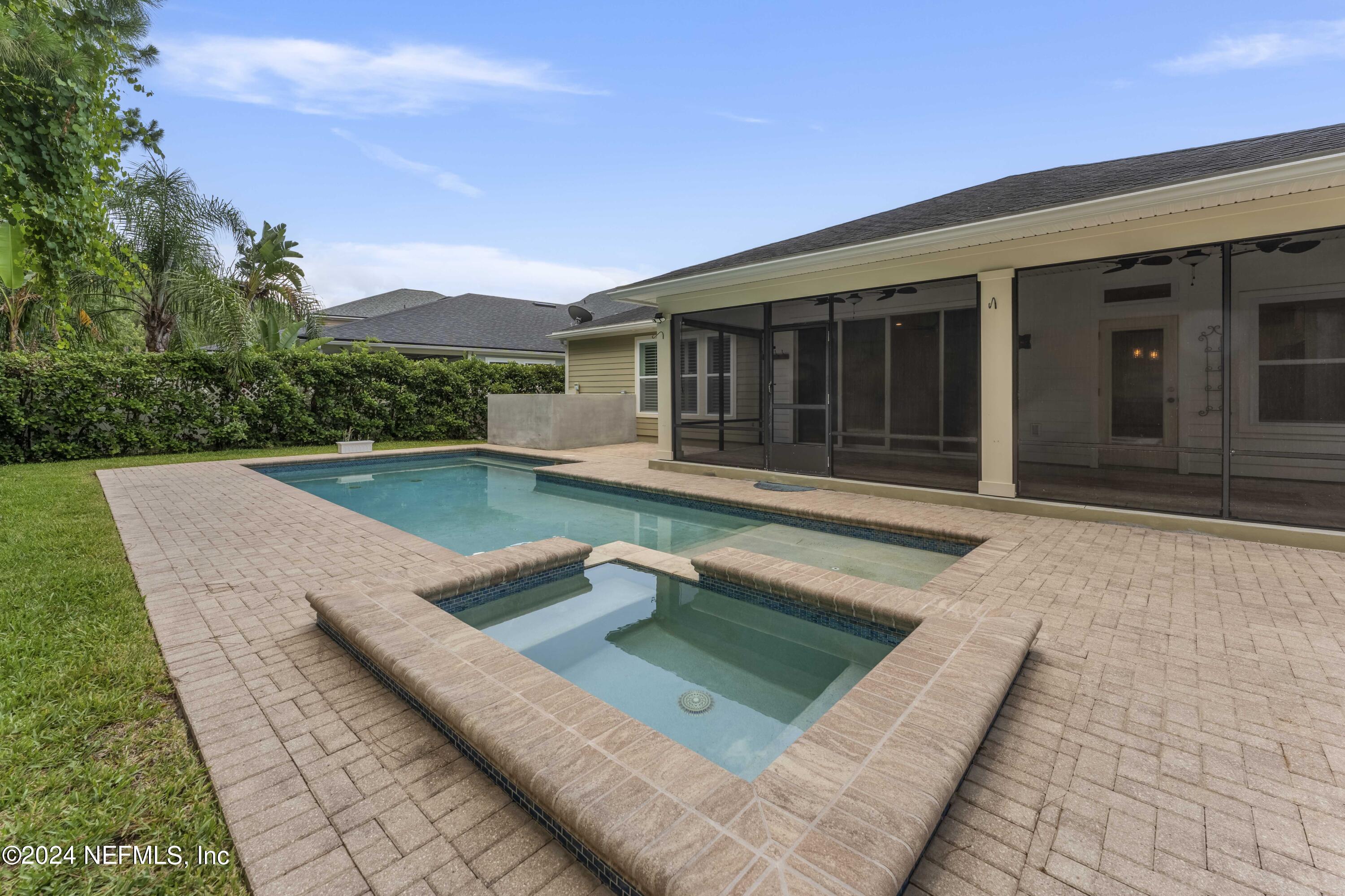 272 OLIVETTE Street, St. Johns
