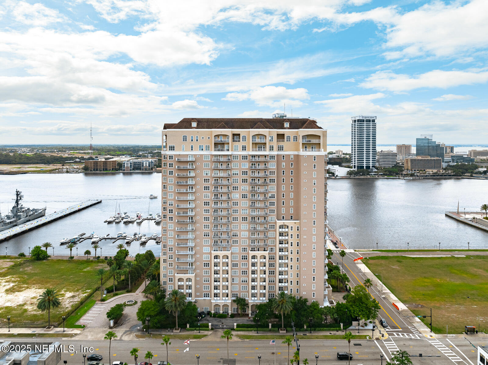 400 E BAY Street, 1706