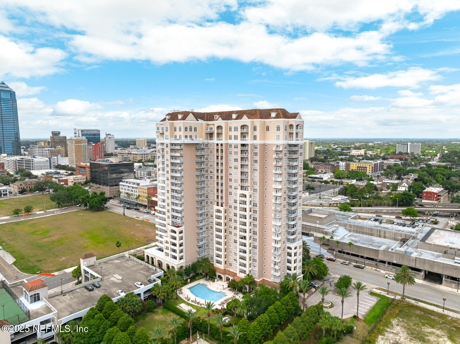 400 E BAY Street, 1706