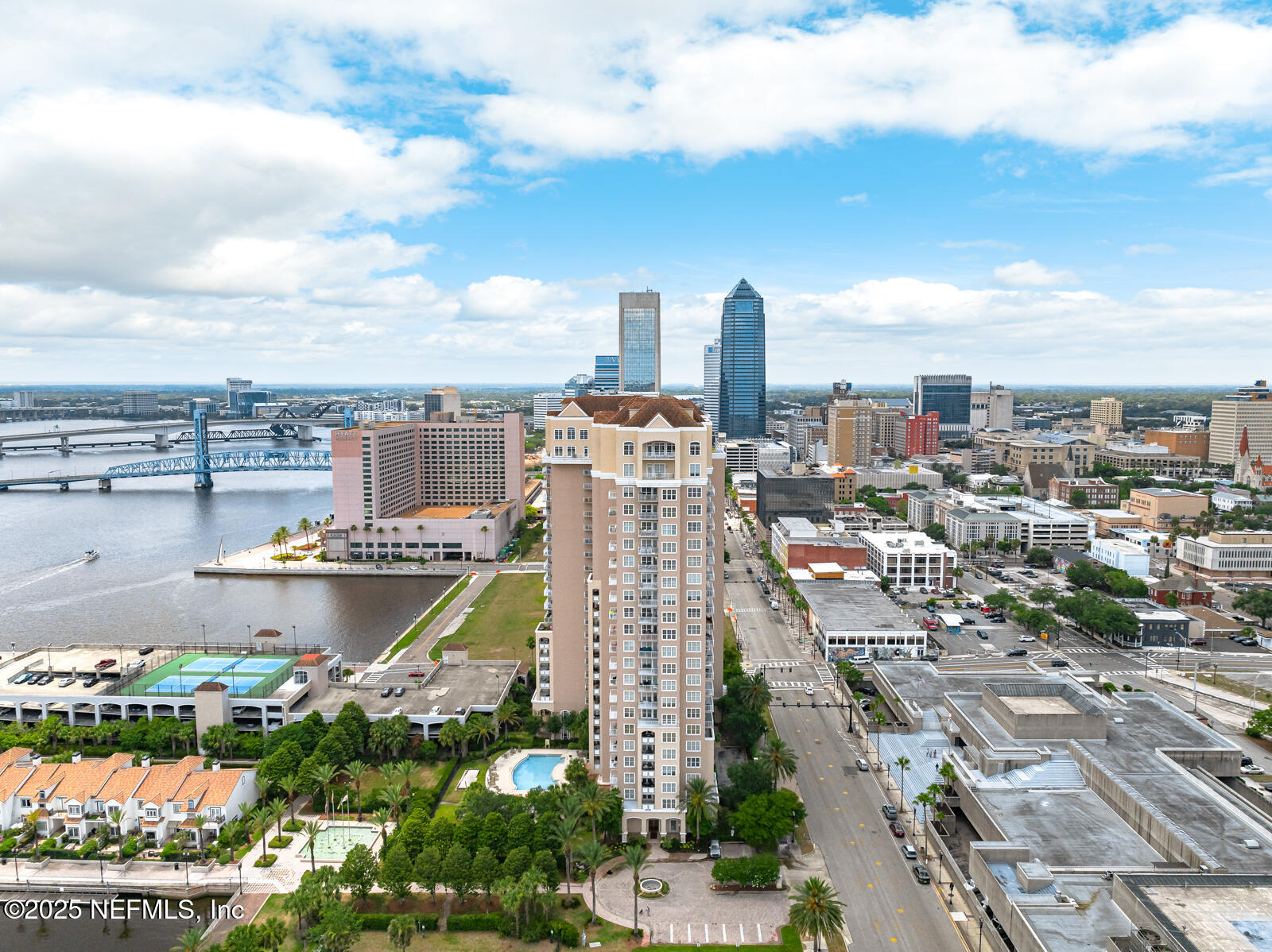 400 E BAY Street, 1706