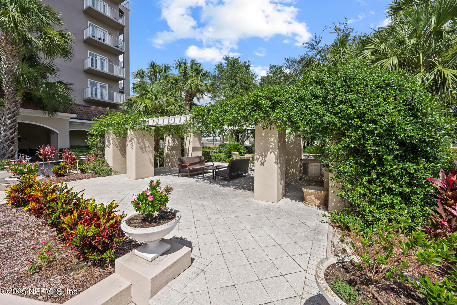 400 E BAY Street, 1706