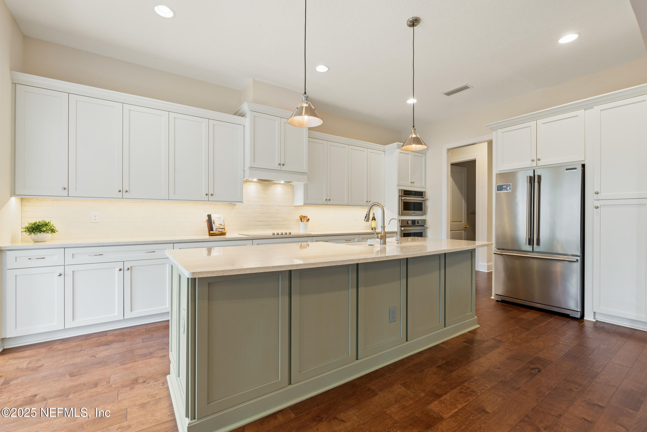 2692 FAIRWAY FARMS Court