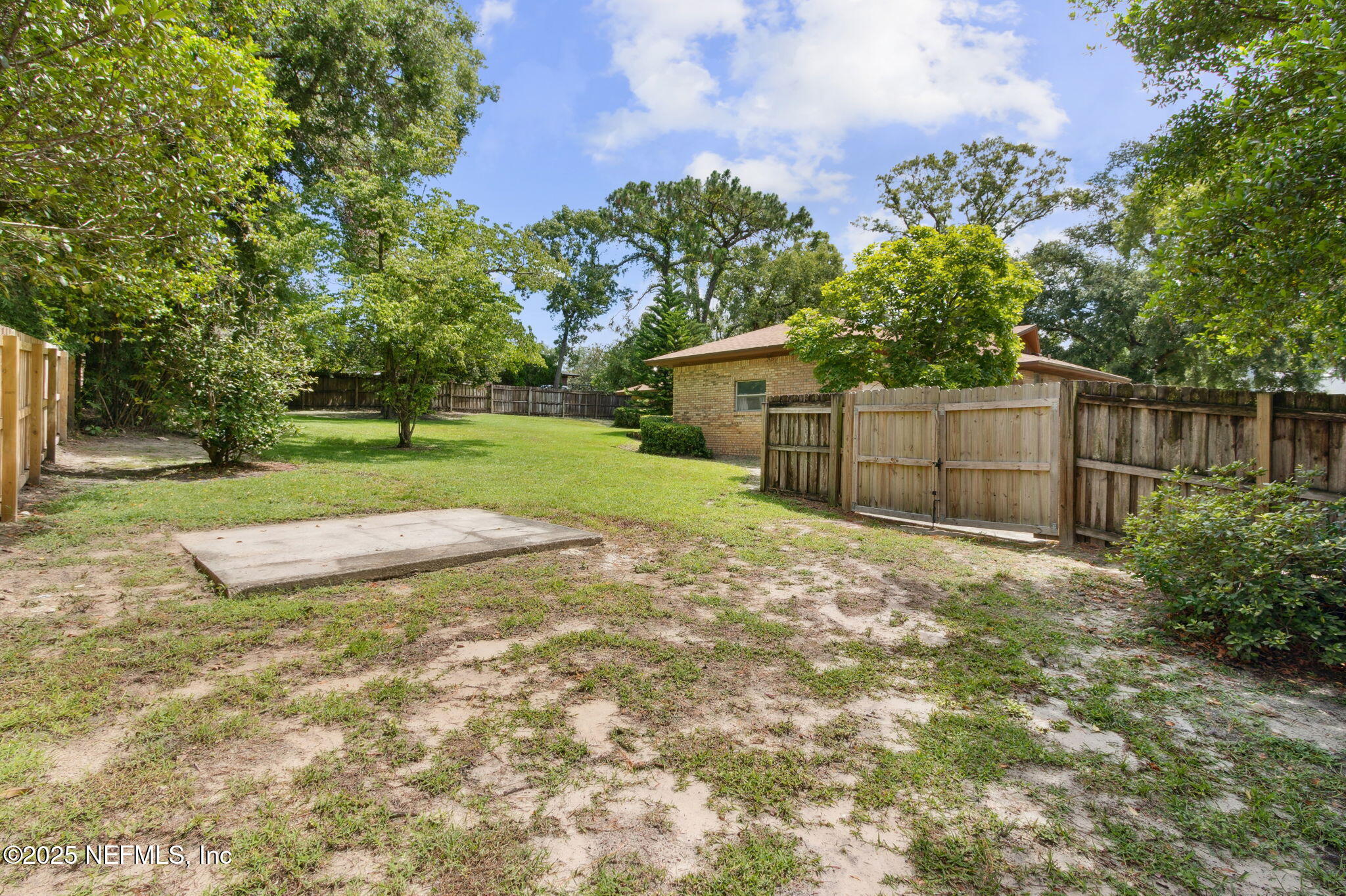6310 WHISPERING OAKS Drive W