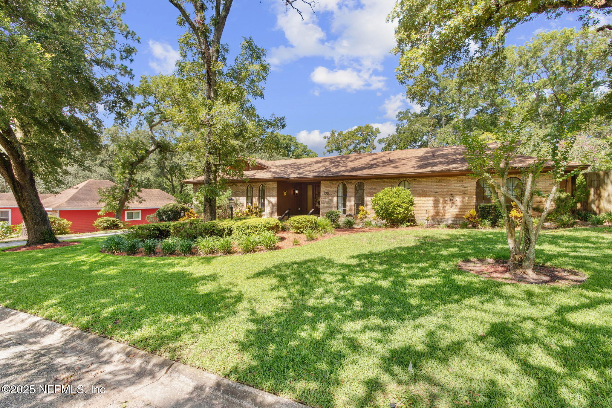 6310 WHISPERING OAKS Drive W